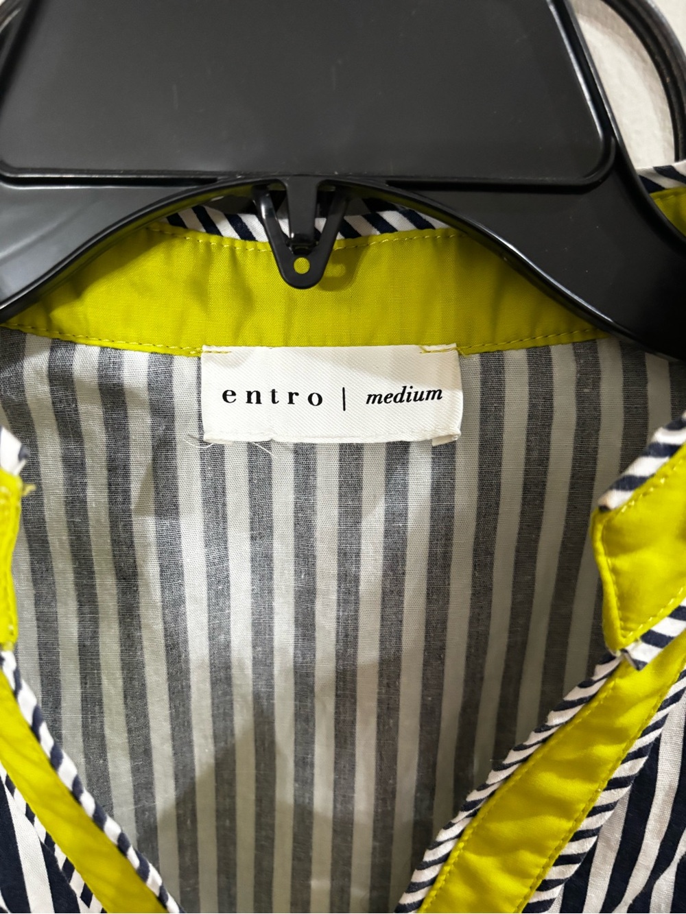 Entro blouse size medium - Picture 2 of 6